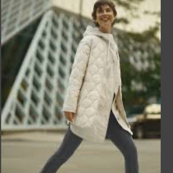 Athleta Quilted Puffer Alight Jacket in Bone color Size Large NWT - Picture 3 of 14